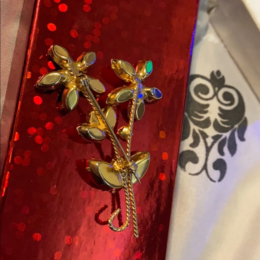 Brooches - Picture 3 of 3
